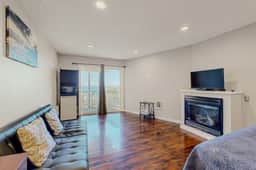 Upper Level Studio WiFi Close to Beach Access Dogs Welcome - Image 4