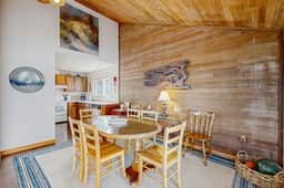 Dog friendly home with oceanfront location and fireplace walk to the beach - Image 5