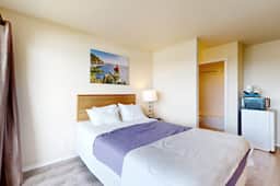 Romance awaits with ocean views and sandy shores at this dog friendly studio - Image 3