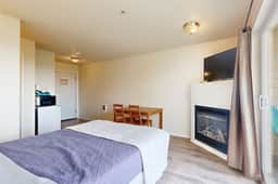 Romance awaits with ocean views and sandy shores at this dog friendly studio - Image 4