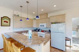 Dog friendly townhouse with WiFi across street from beach with ocean views - Image 3