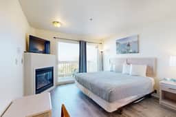Oceanview Studio on the Main Level Nearby Beach Access Dogs Welcome - Image 5