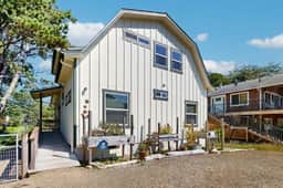Newly constructed home with firepit and large deck walk to the beach and golf - Image 2