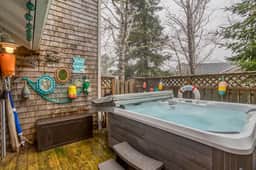 Inviting house near the beach with private hot tub and game room - Image 3