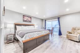 Eight Dog Friendly Rooms with Kitchens and Kitchenettes Walk to Downtown and Beach - Image 2