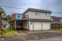 Prime Direct Beachfront Retreat with private deck with views | Dogs Welcome - Image 5