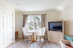 Private Hillside Condo in the Heart of Lincoln City Dog Friendly - Image 3