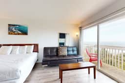 Upper Level Studio with Balcony Dog Friendly and Great Ocean Views - Image 3