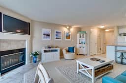 Oceanfront condo with a full kitchen balcony and sweeping sea views - Image 5