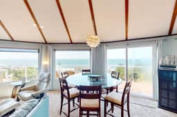 Dog friendly home with great decks and stunning ocean views - Image 3