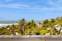 Oceanview Dog Friendly Studio with Awesome Views and Easy Beach Access - Image 3