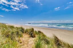 Spacious retreat with beautiful ocean views dog friendly with WiFi patio - Image 3