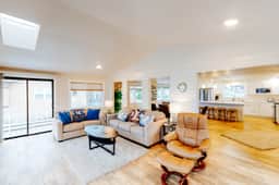 Homey dog friendly house with partial ocean views gas fireplaces and gas grill - Image 4