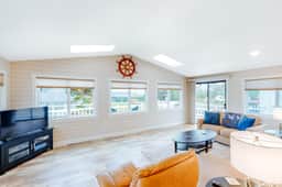 Homey dog friendly house with partial ocean views gas fireplaces and gas grill - Image 5