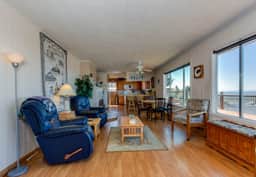 Bright Home with Sweeping Ocean Views and Quiet Location Close to Town - Image 2