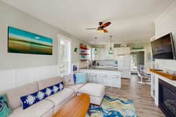 Wonderful coastal escape in the trees with private hot tub and fast WiFi dogs OK - Image 2