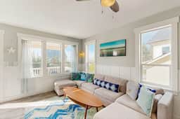 Wonderful coastal escape in the trees with private hot tub and fast WiFi dogs OK - Image 5
