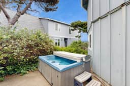 Unique and spacious home with private hot tub game room and great ocean views - Image 5