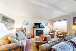 Oceanfront Home with Great Ocean View Deck Fireplace Beach Access 2 Dogs OK - Image 3
