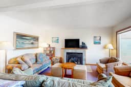 Oceanfront Home with Great Ocean View Deck Fireplace Beach Access 2 Dogs OK - Image 5