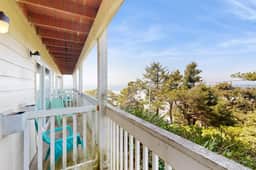 Lower Level Dog Friendly Studio with Ocean Views and Free WiFi Walk to Beach - Image 3