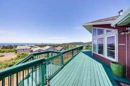 Bright and open hillside home with sprawling ocean views - Image 5