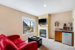 Dog Friendly Cabin near the Beach with Deck Gas Fireplace Kitchenette Free WiFi - Image 2