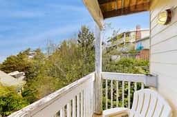 Dog Friendly Condo with Ocean Views Easy Beach Access and Free WiFi - Image 3
