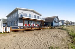 Dog friendly waterfront rental just steps from the beach and restaurants - Image 3