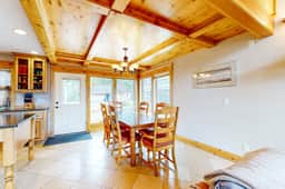Oasis on the coast with easy beach access and woodstove - Image 5