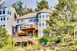 Charming dog friendly historical home with gorgeous ocean views - Image 3