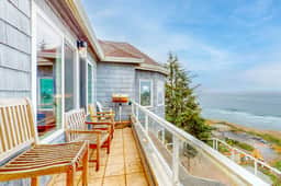 Beautiful and dog friendly ocean views with a private patio - Image 2