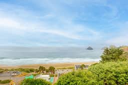 Beautiful and dog friendly ocean views with a private patio - Image 3