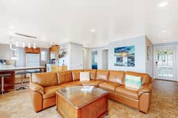 Beautiful and dog friendly ocean views with a private patio - Image 4
