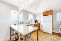 Beautiful and dog friendly ocean views with a private patio - Image 5