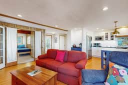 Charming home with wonderful ocean views ping pong game room WiFi decks - Image 4