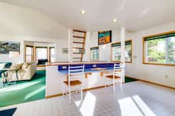 Relaxing Bayfront Home with Ocean Views and Easy Beach Access - Image 2