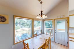 Bright dog friendly home with wrap around deck just steps from beach - Image 5