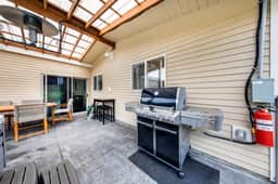 Snazzy home near the beach with private hot tub patio and grill - Image 4