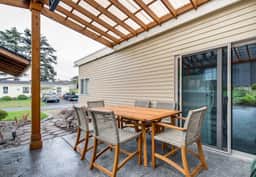 Snazzy home near the beach with private hot tub patio and grill - Image 5