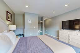 Charming Dog Friendly Room with Kitchenette Walk to Downtown and the Beach - Image 4