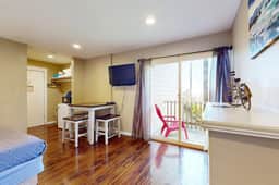Charming Studio Condo with Nearby Beach Access Dogs OK - Image 5