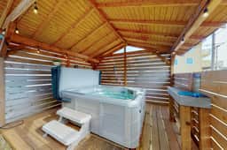 Dog friendly beach house with two full kitchens a private hot tub and Ping Pong - Image 2