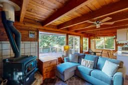 Dog friendly cabin with ocean view fast WiFi fireplace and washer dryer - Image 3