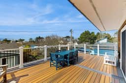 Charming modern home close to the beach with full kitchen WiFi and large deck - Image 2