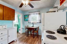 Charming house with full kitchen and yard near the beach dogs OK - Image 5