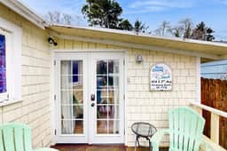 Charming house with full kitchen and yard near the beach dogs OK - Image 2