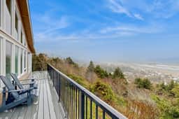 Beautiful Home with Ocean Lake and Mountain Views Gas Grill and Free WiFi - Image 2