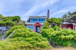 Convenient Home with Ocean View and Great Location Close to Beach Access Town - Image 3