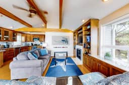 Perfect oceanfront beach getaway with amazing views walk to the beach - Image 4